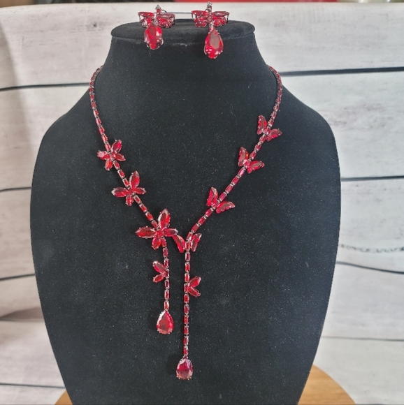 Source Unknown Elegant Red Crystal Necklace and Earring Set - Picture 3 of 8